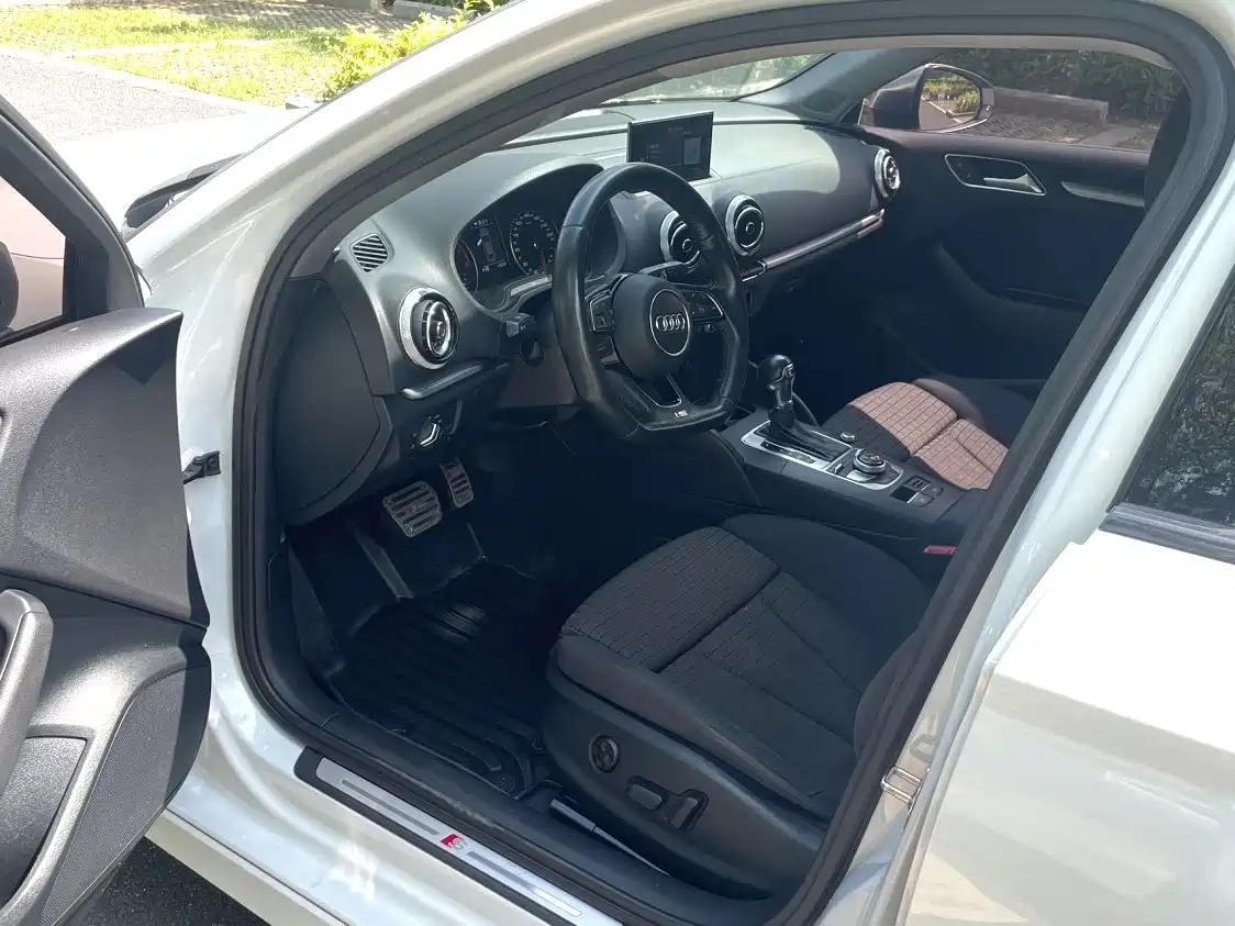 Audi A3 2018 30th Anniversary Limousine 35 TFSI Sport фото 4