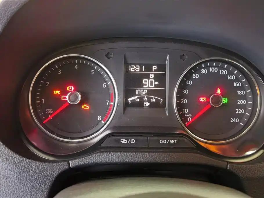 Volkswagen Polo 2016 1.6L Automatic Comfort фото 14