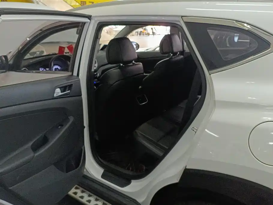 Hyundai Tucson 2015 1.6T Dual Clutch 2WD Smart фото 11