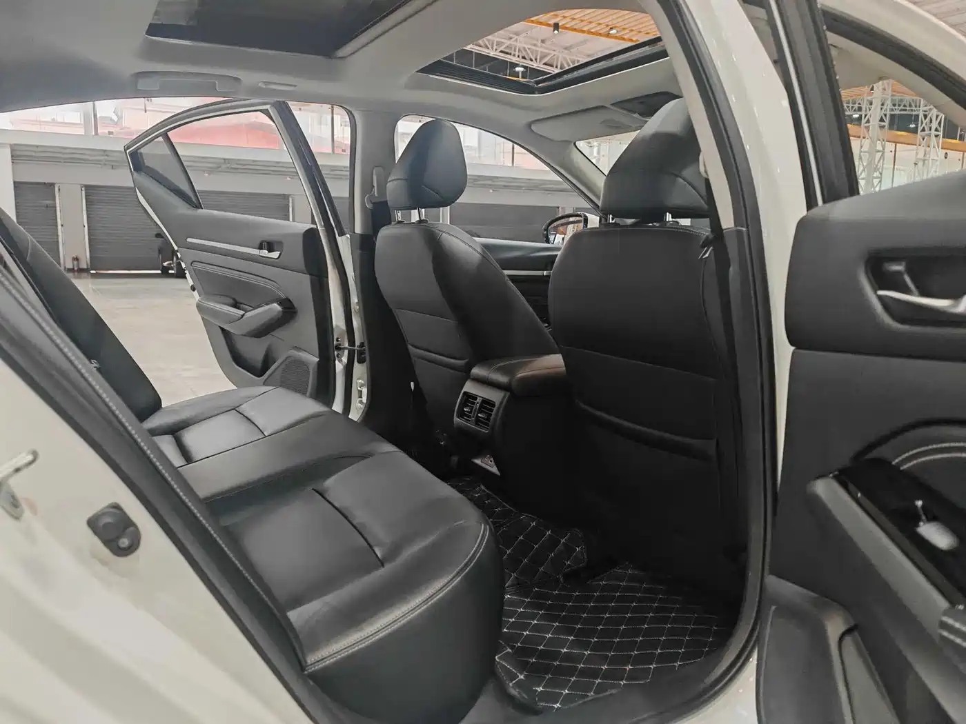 Фото 8 - Nissan Teana