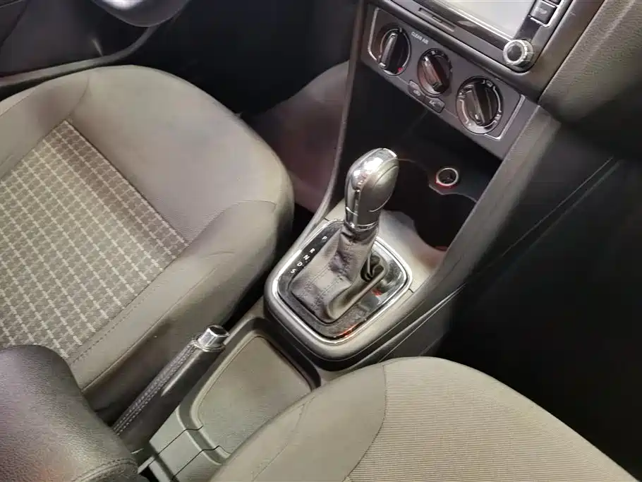 Volkswagen Polo 2016 1.6L Automatic Comfort фото 16