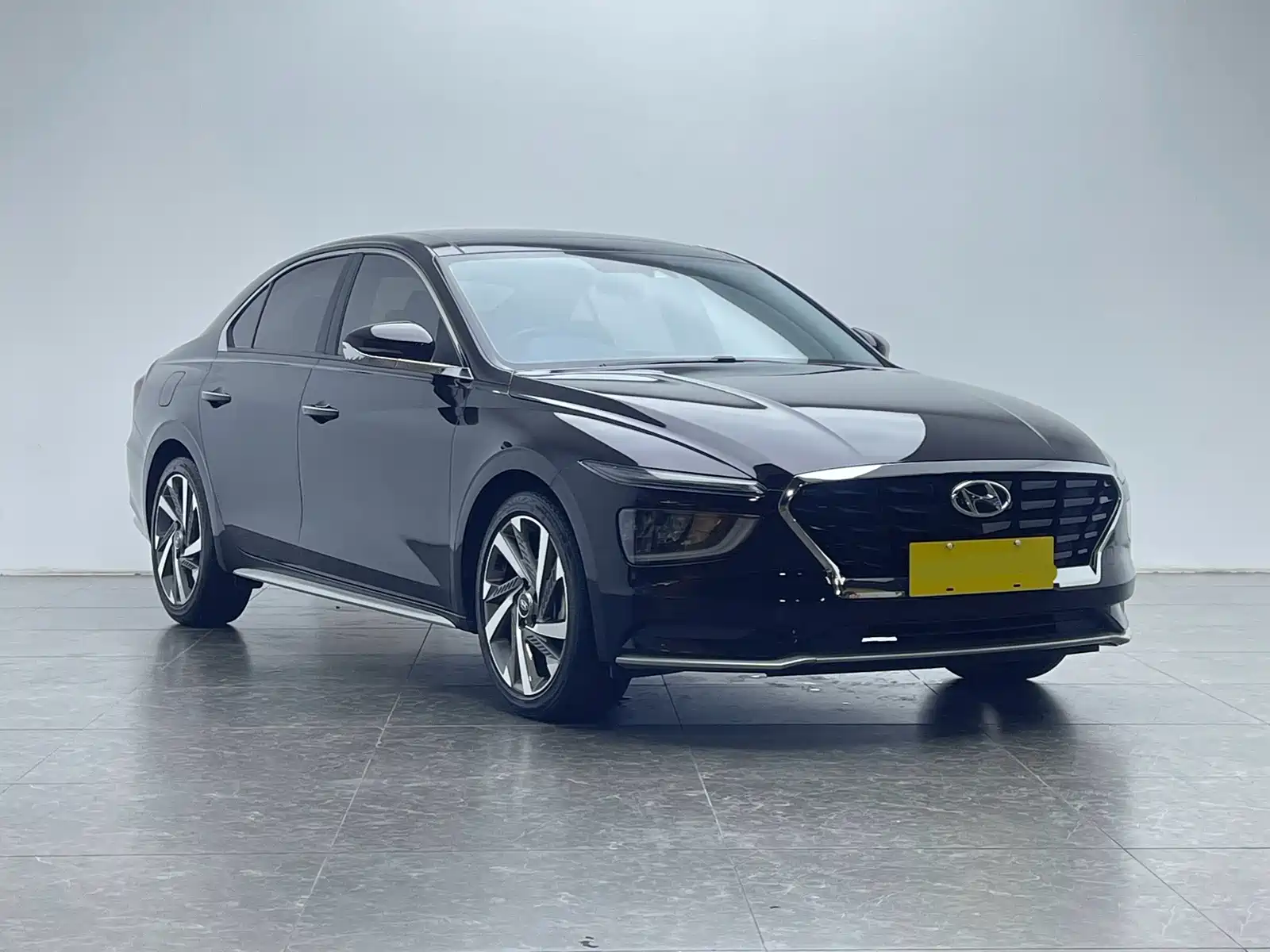 Photo 3 - Hyundai Mistra