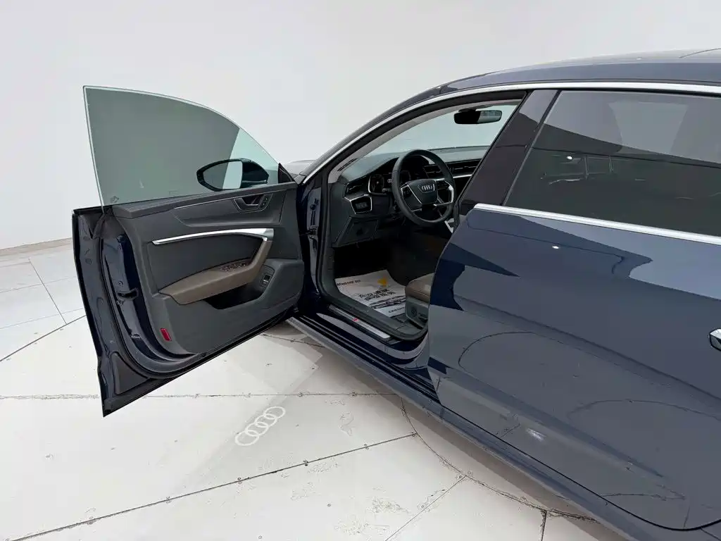 Фото 26 - Audi A7L
