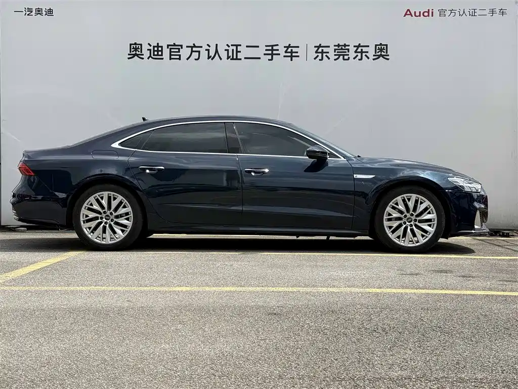 Audi A7L 2022 45 TFSI S-line Dream Builder Edition фото 3
