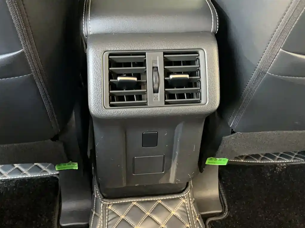 Mitsubishi Outlander 2019 2.4L 4WD Deluxe Edition 5-Seater China VI фото 18