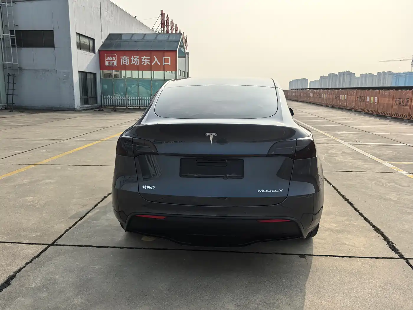 TESLA MODEL Y