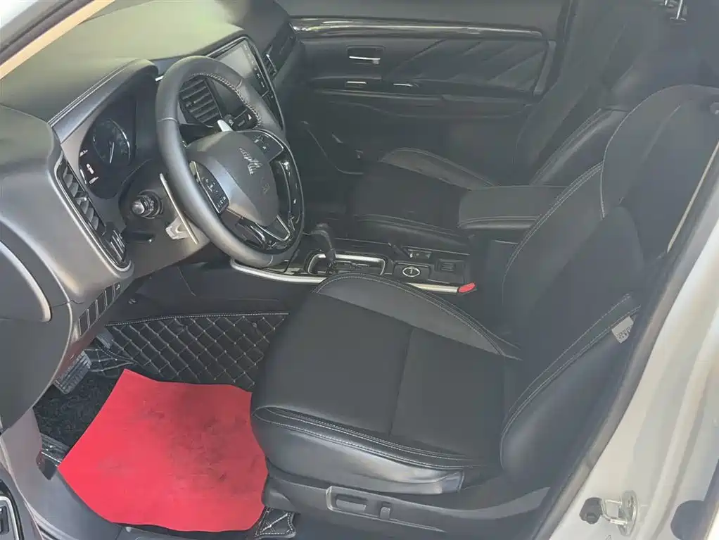 Mitsubishi Outlander 2019 2.4L 4WD Deluxe Edition 5-Seater China VI фото 6