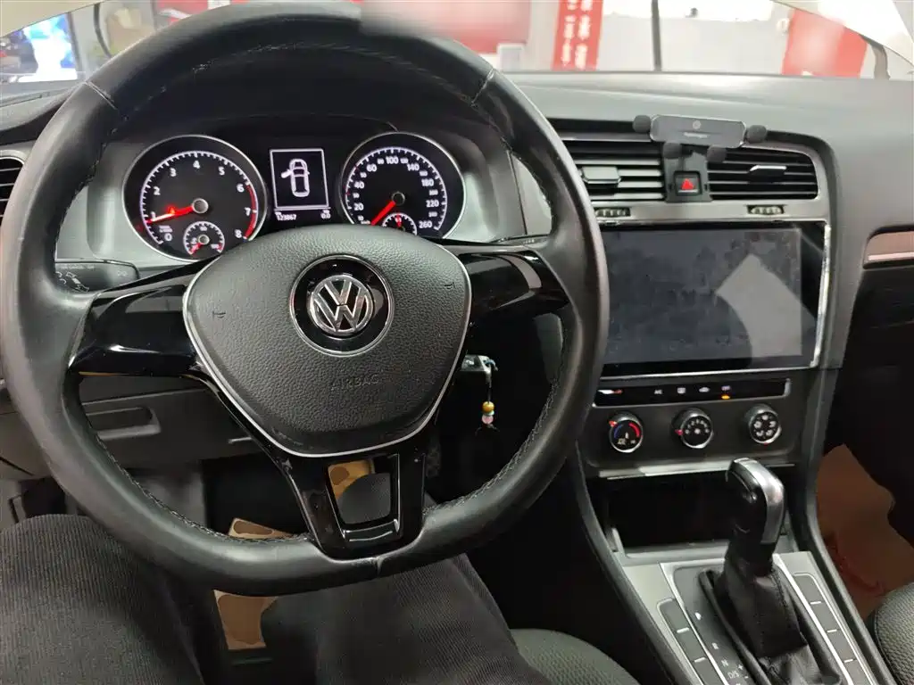 Volkswagen Golf 2016 230TSI Automatic Comfort фото 10