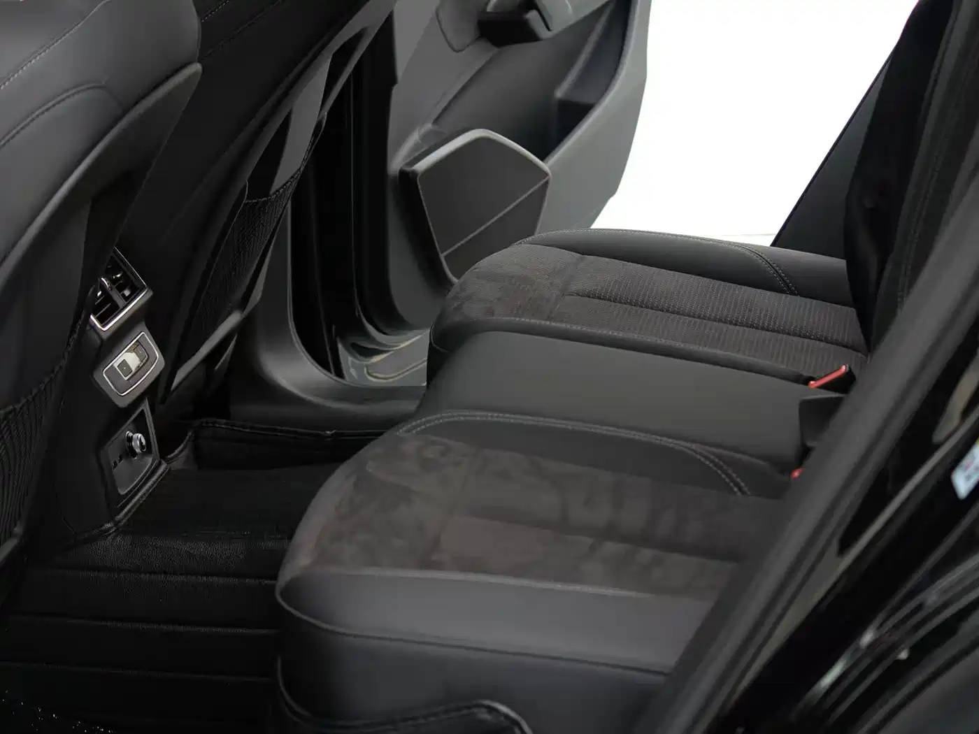 Audi Q5L Sportback 2023 40 TFSI Luxury Style фото 6