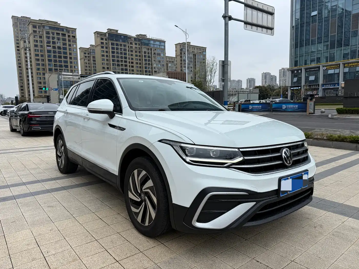 Volkswagen Tiguan L 2023 300TSI Automatic 2WD Smart Enjoyment Edition фото 3