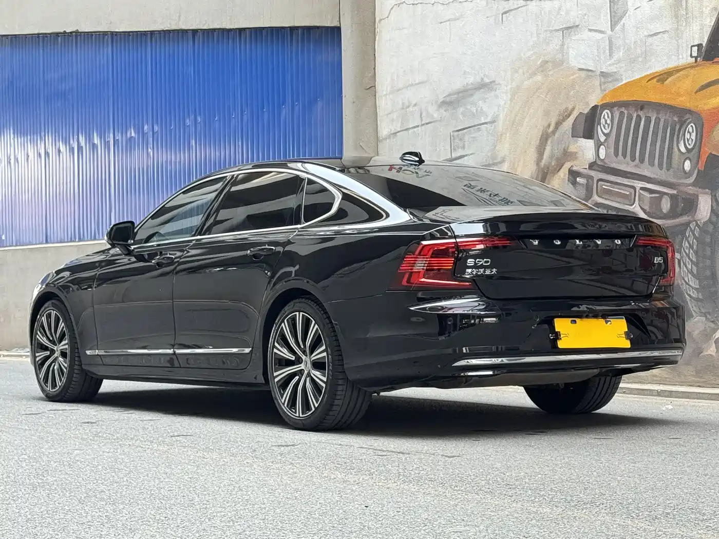 VOLVO S90