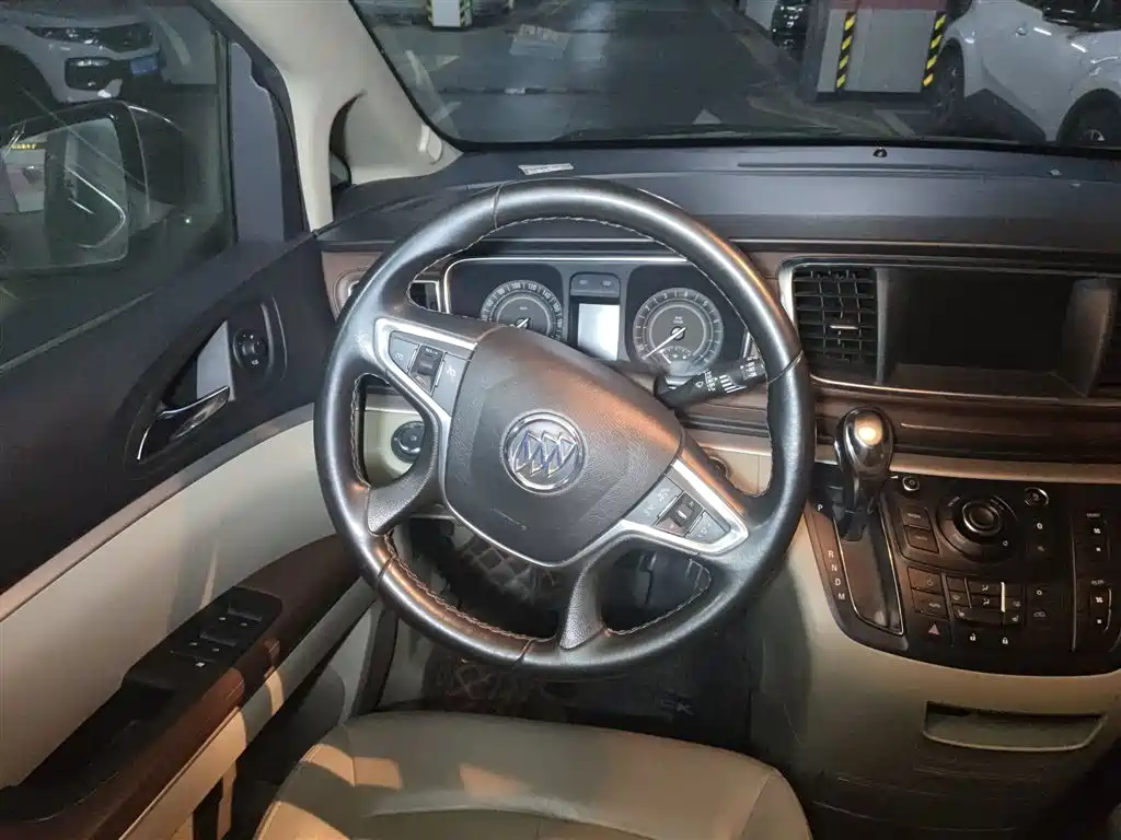 Buick GL8 2018 28T Premium Model China VI фото 3