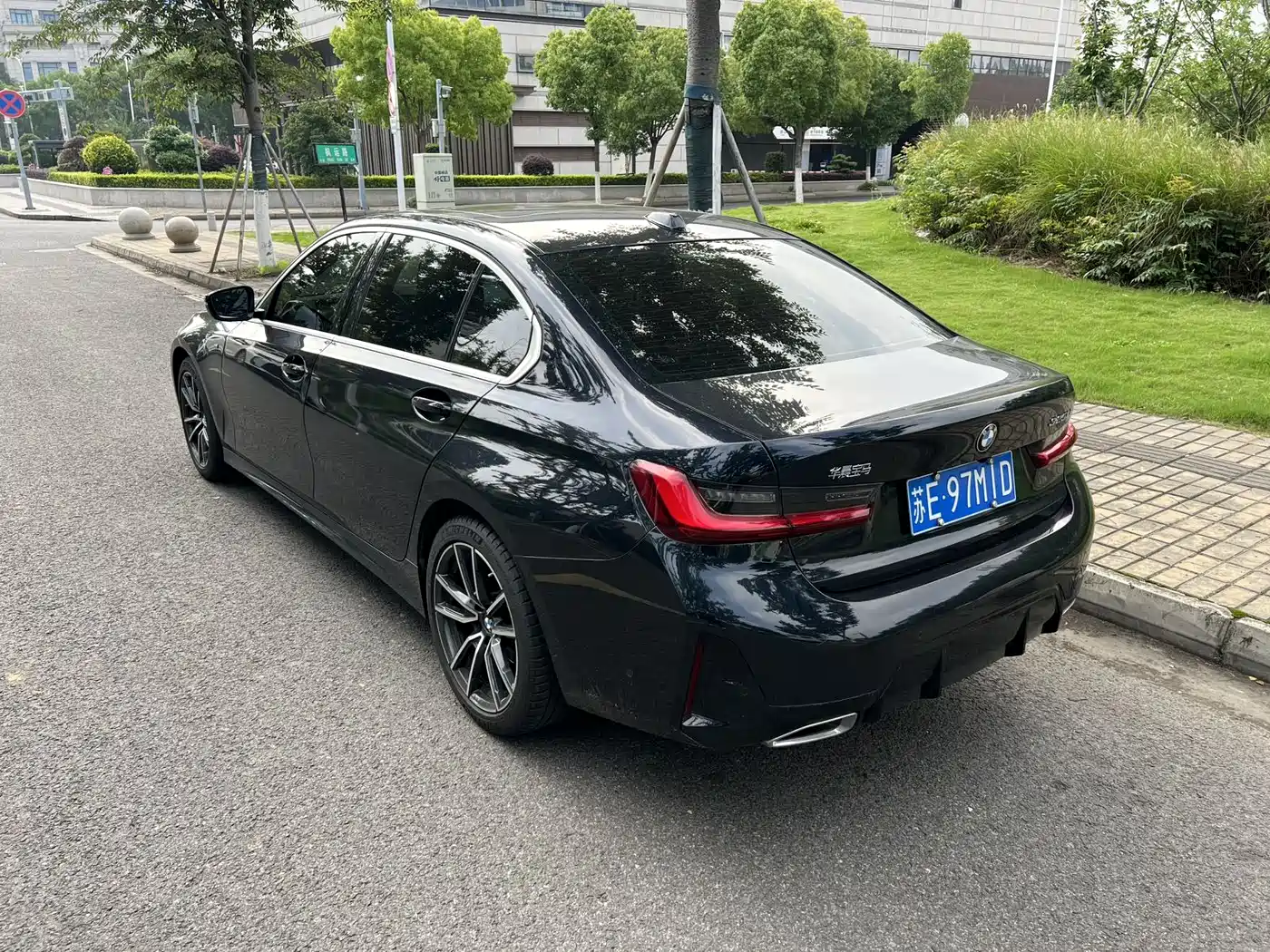 BMW 3 Series 2025 325Li M Sport Package фото 10