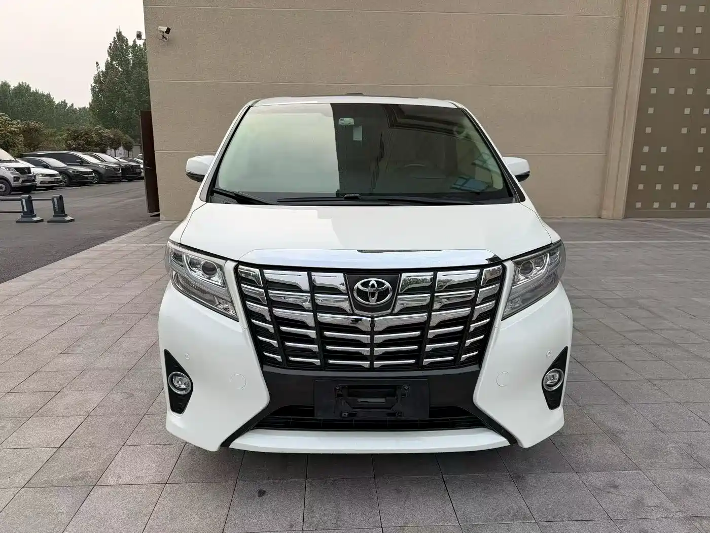 Toyota Alphard 2015 3.5L Premium Edition фото 2