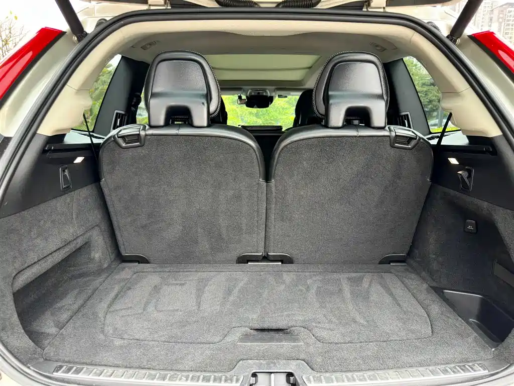 Фото 32 - Volvo XC90