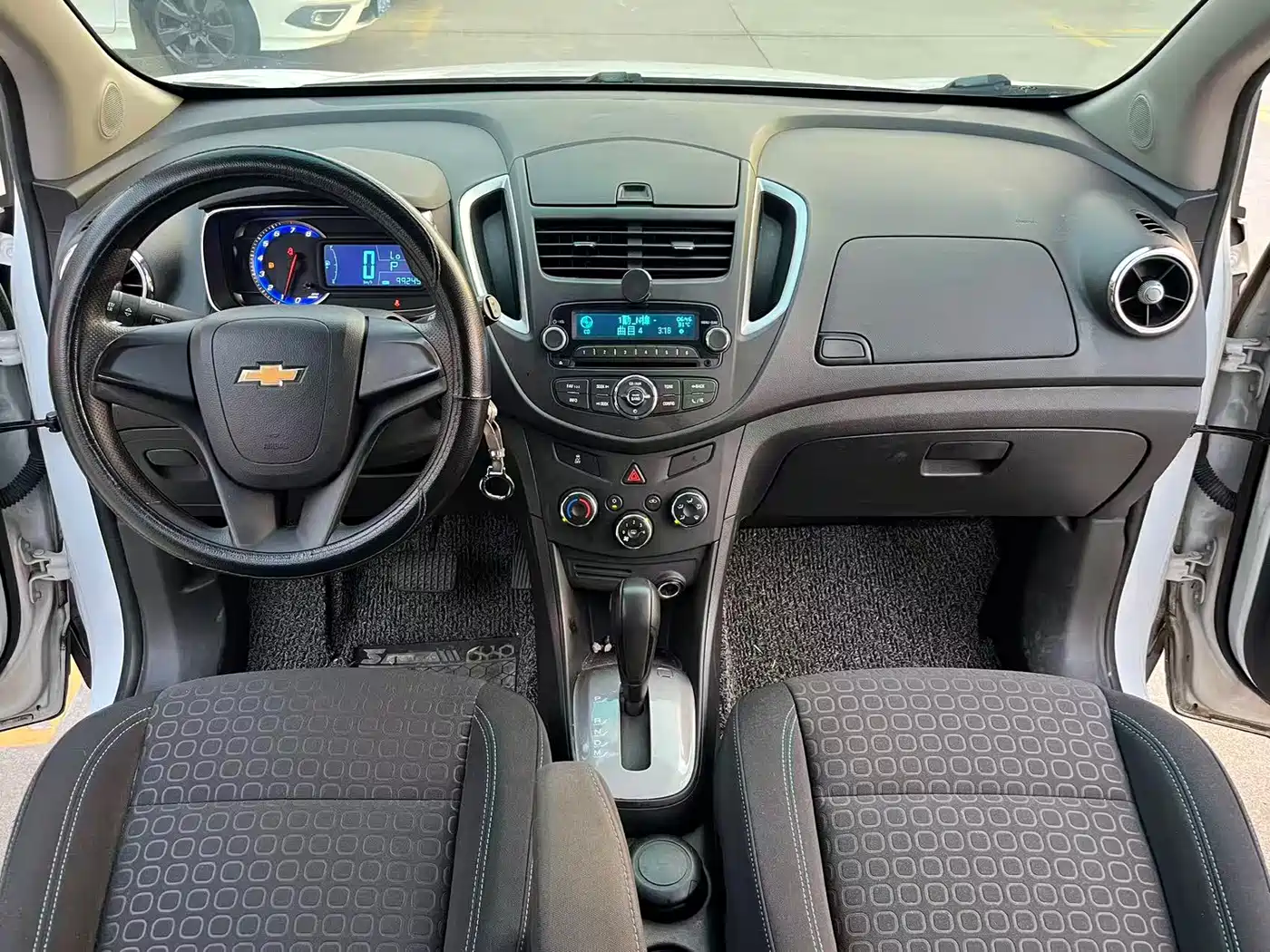Chevrolet Trax 2016 1.4T Automatic 2WD Comfort Sunroof Edition фото 6