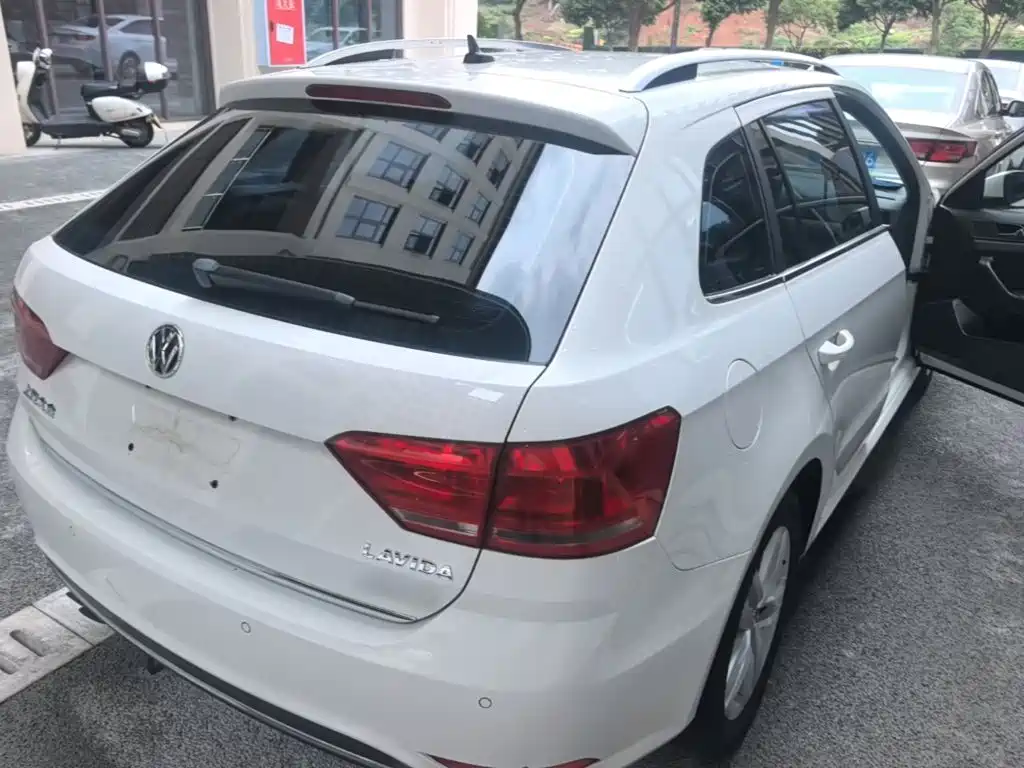 Photo 7 - Volkswagen Lavida Tour