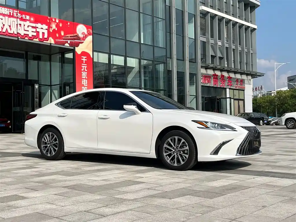 Lexus ES 2022 200 Excellence Edition фото 3