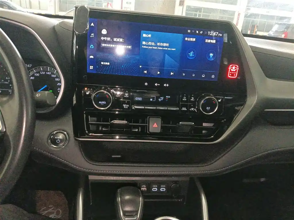 Toyota Highlander 2023 2.5L Smart Hybrid Dual Engine FWD Premium 7-Seater фото 9