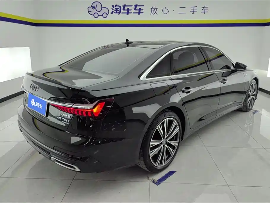 Audi A6L 2019 45 TFSI quattro Exclusive Dynamic фото 3