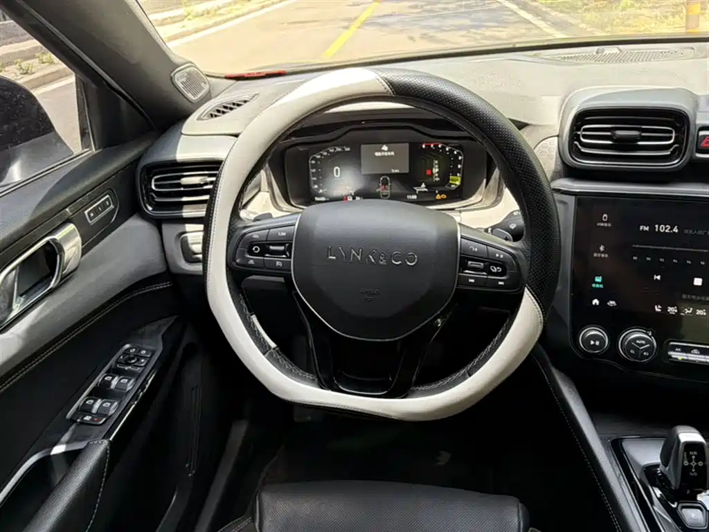 Lynk & Co 03 2021 2.0TD Auto Jin Champion Edition фото 3