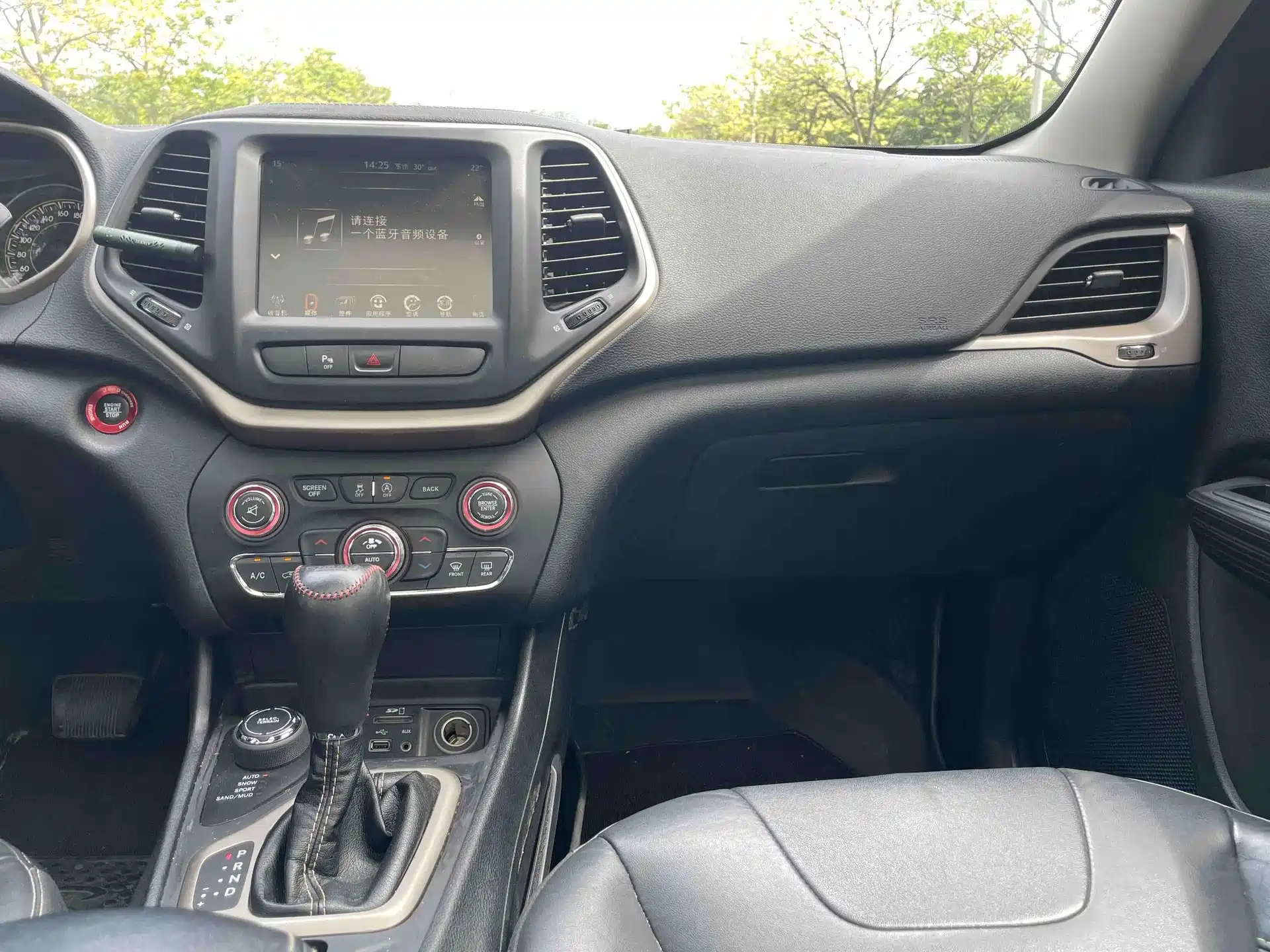 Photo 11 - Jeep Cherokee