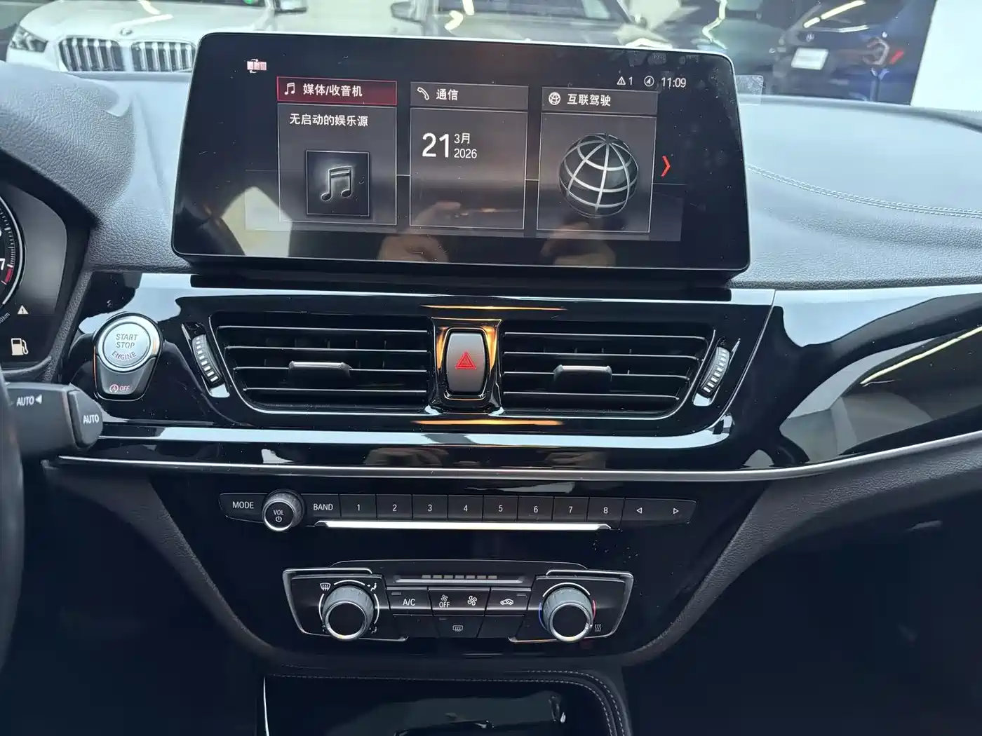 BMW 1 Series 2021 120i M Sport Shadow Edition фото 24