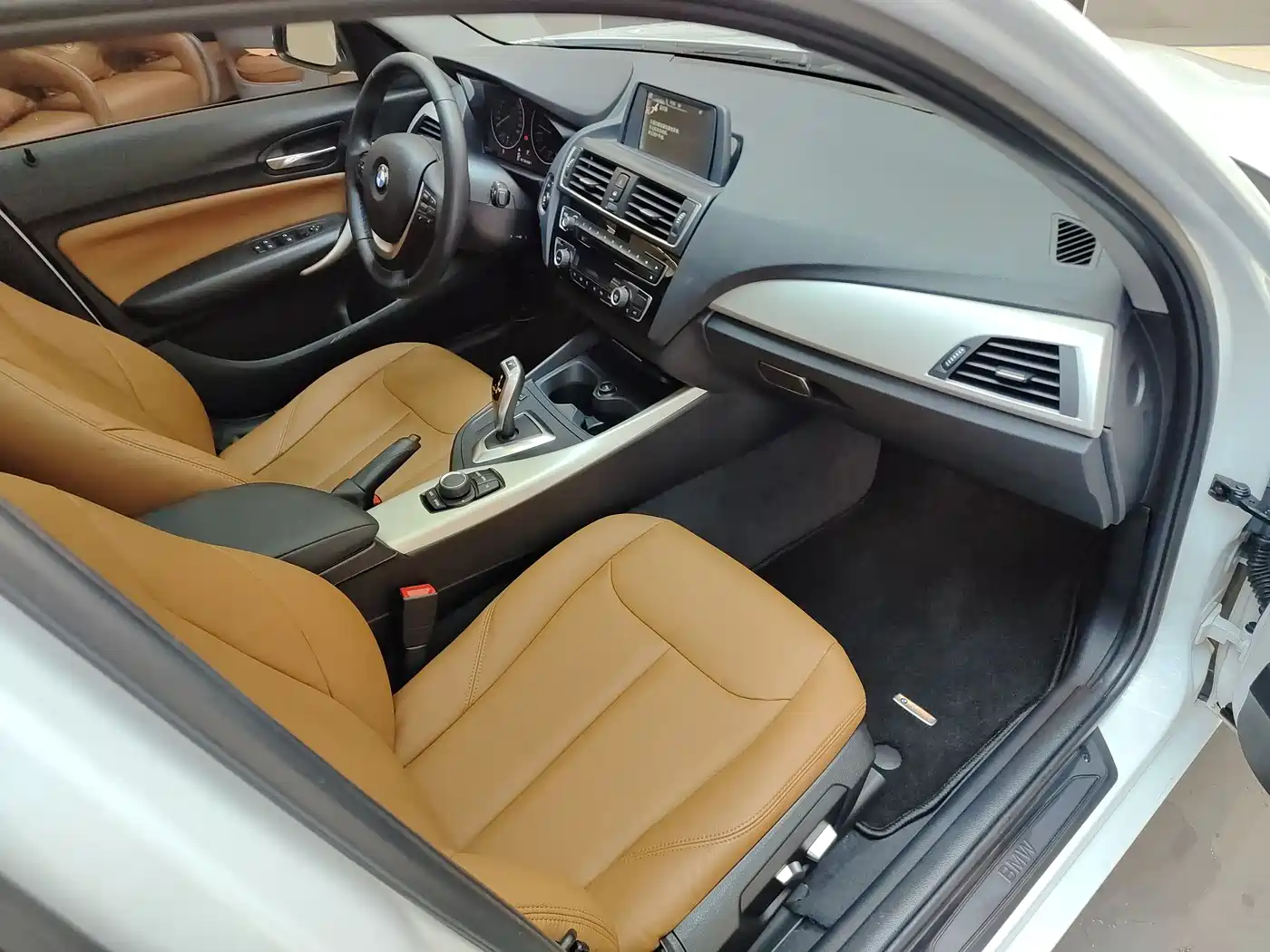 BMW 1 Series (Import) 2016 120i Leading Model фото 19