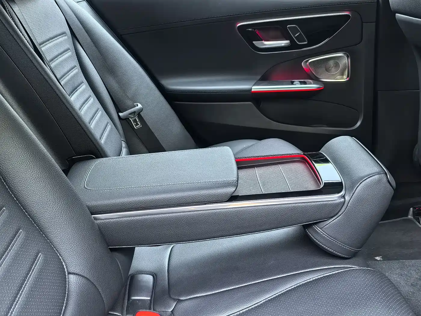 Mercedes-Benz C-Class 2025 C 260 L Night Sport Edition фото 18