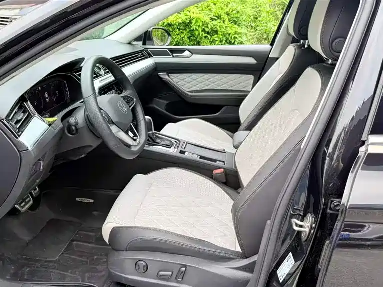 Volkswagen Magotan 2023 Model 2 Million Commemorative Edition 330TSI DSG Luxury фото 4