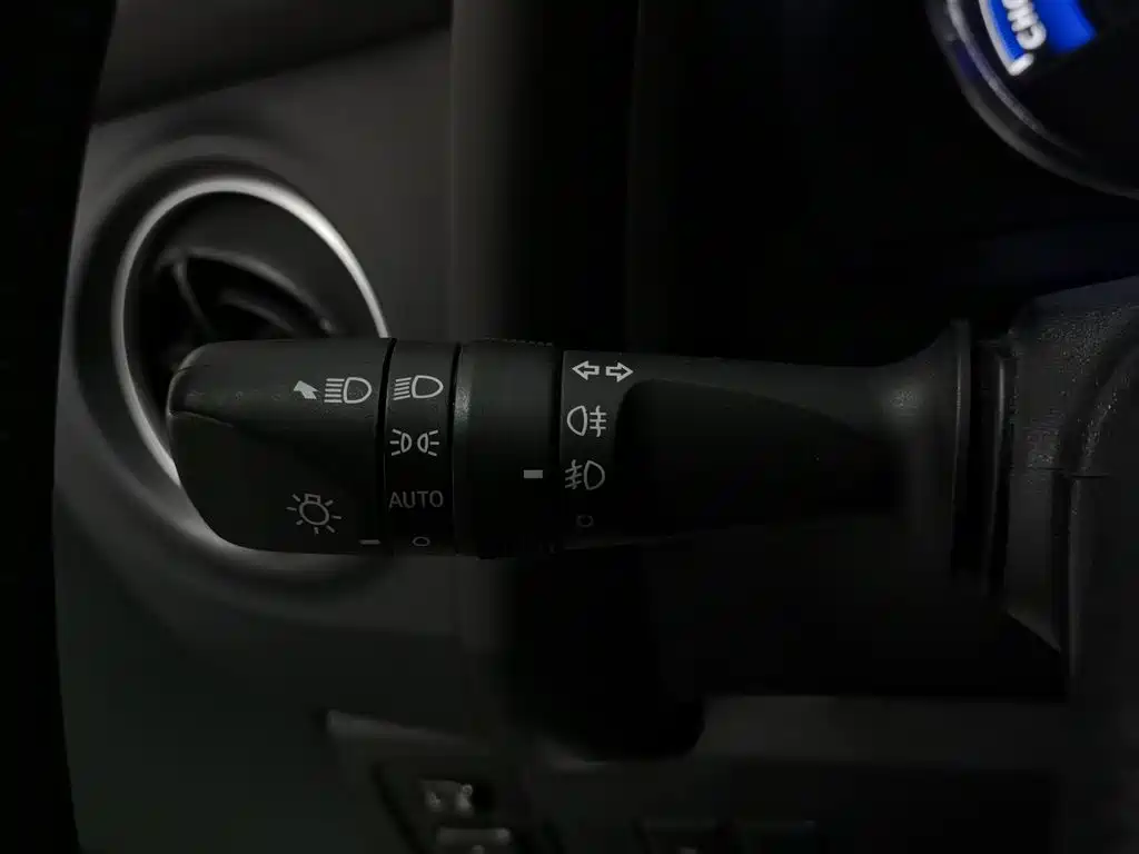 Toyota Corolla 2018 Hybrid 1.8L E-CVT Smart Edition фото 21