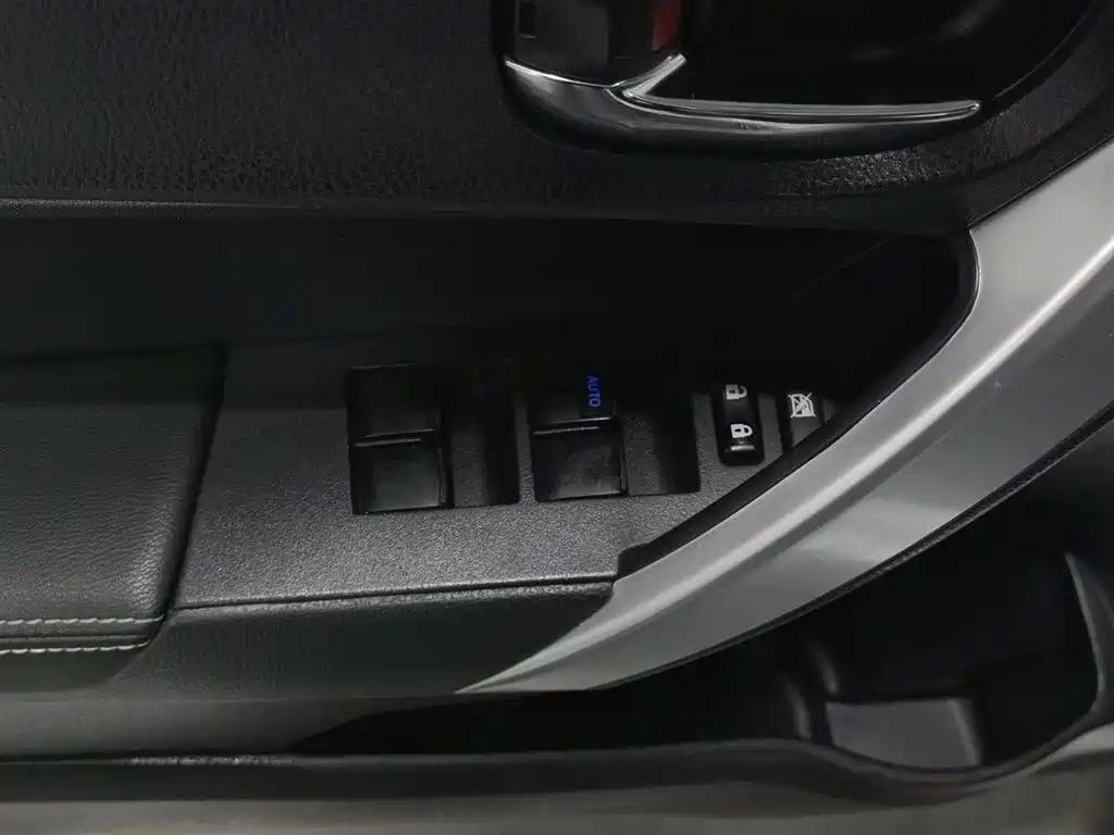 Toyota Corolla 2018 Hybrid 1.8L E-CVT Smart Edition фото 9