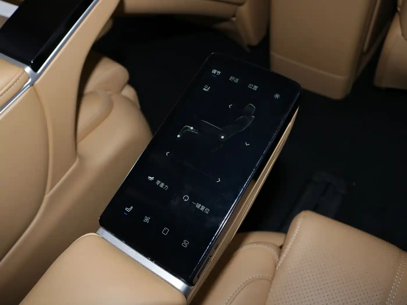 Voyah Auto Voyah Dreamer 2025 PHEV AWD Flagship Kunpeng Edition фото 23