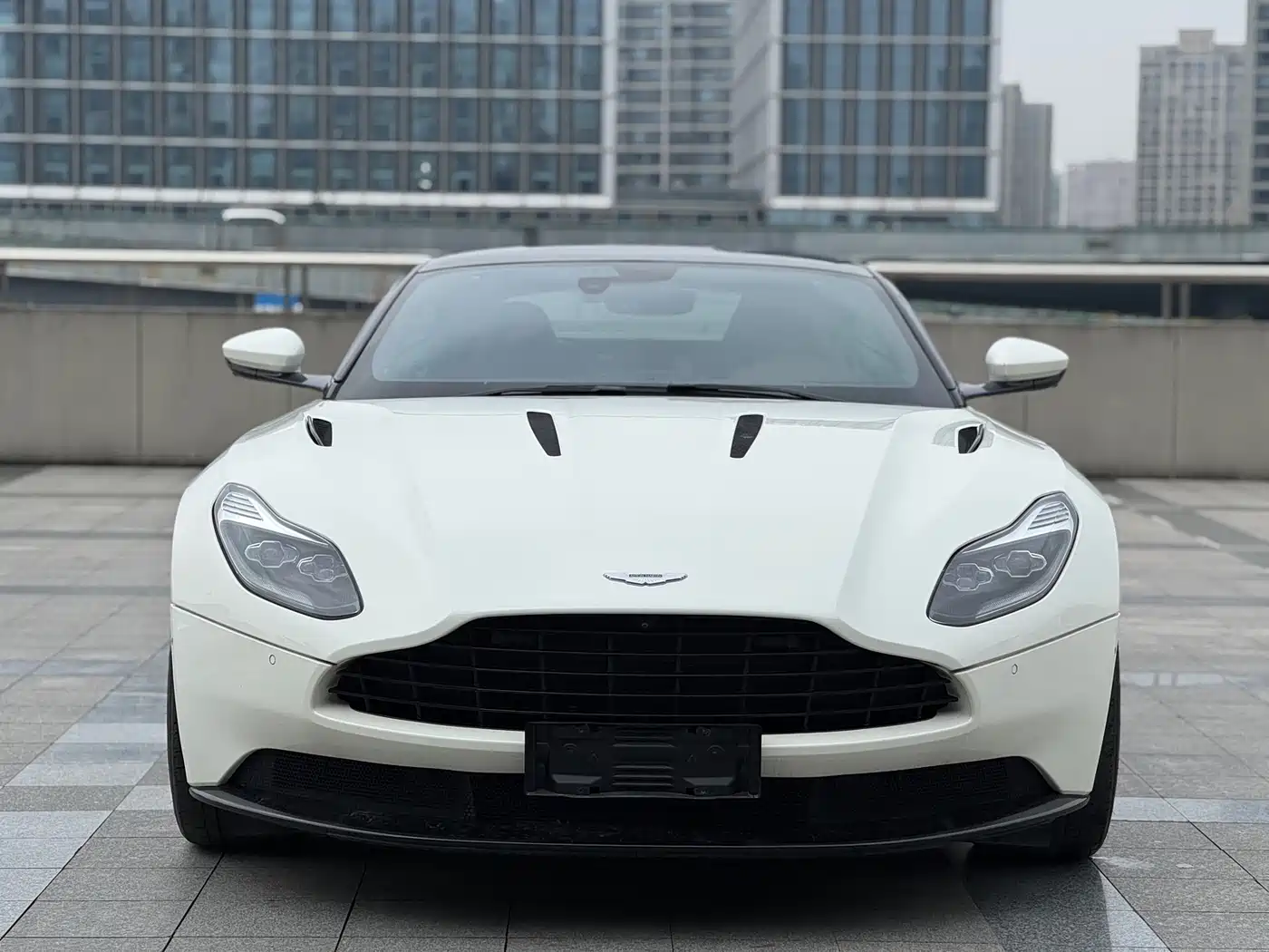 Aston Martin DB11 2017 2016 5.2T Launch Edition