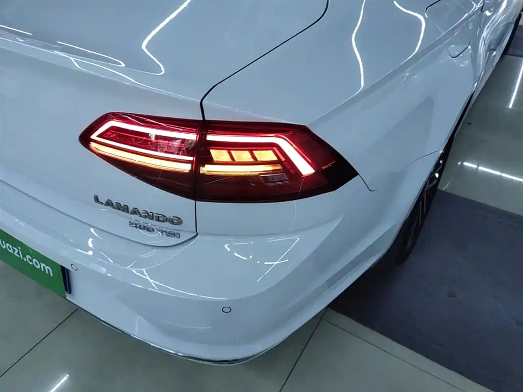 Volkswagen Lamando 2021 280TSI DSG Luxury Phantom Edition фото 8