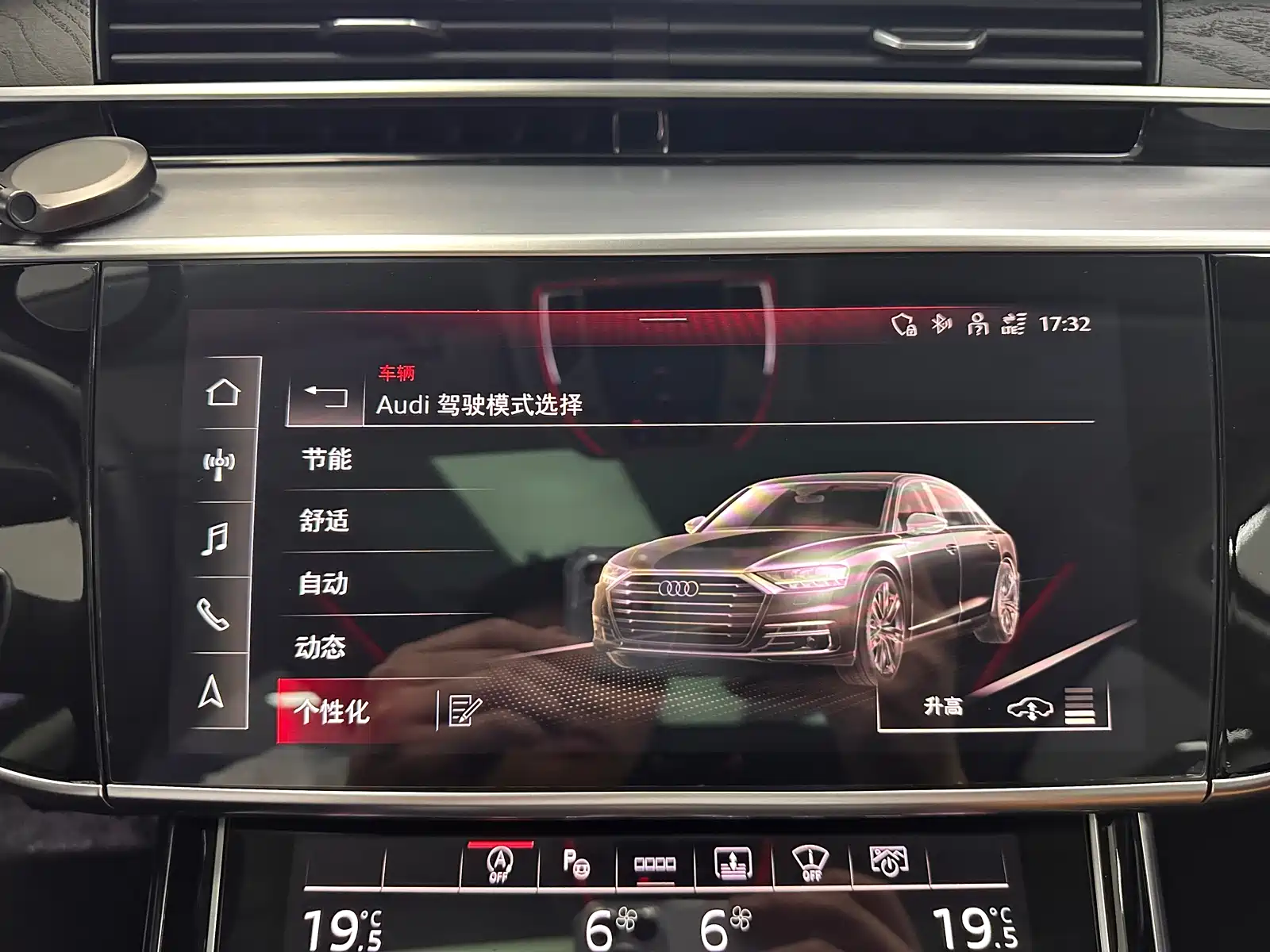 Фото 19 - Audi A8