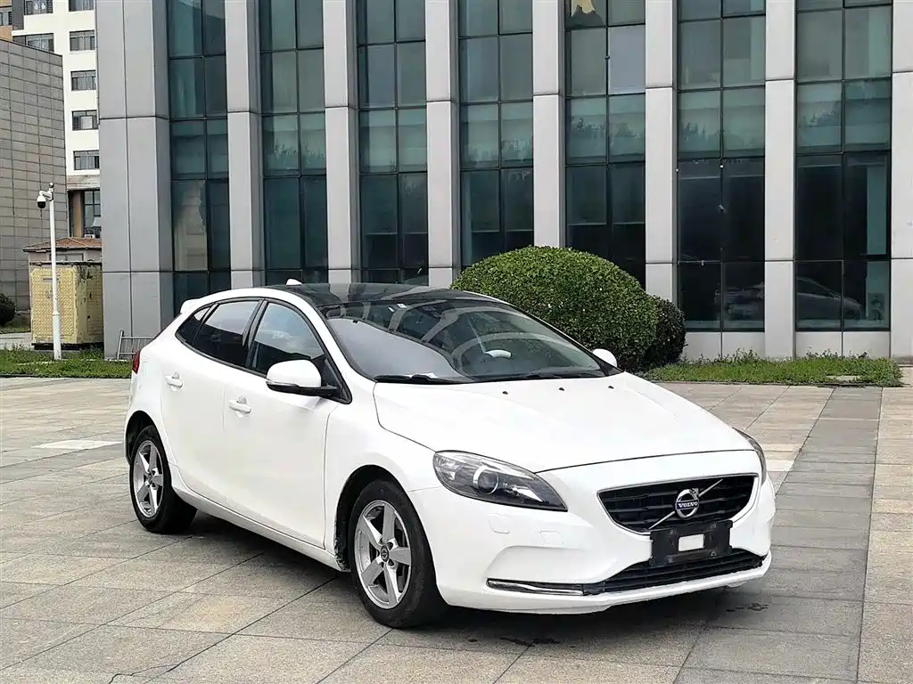 Volvo V40 2016 T3 Comfort Edition фото 3