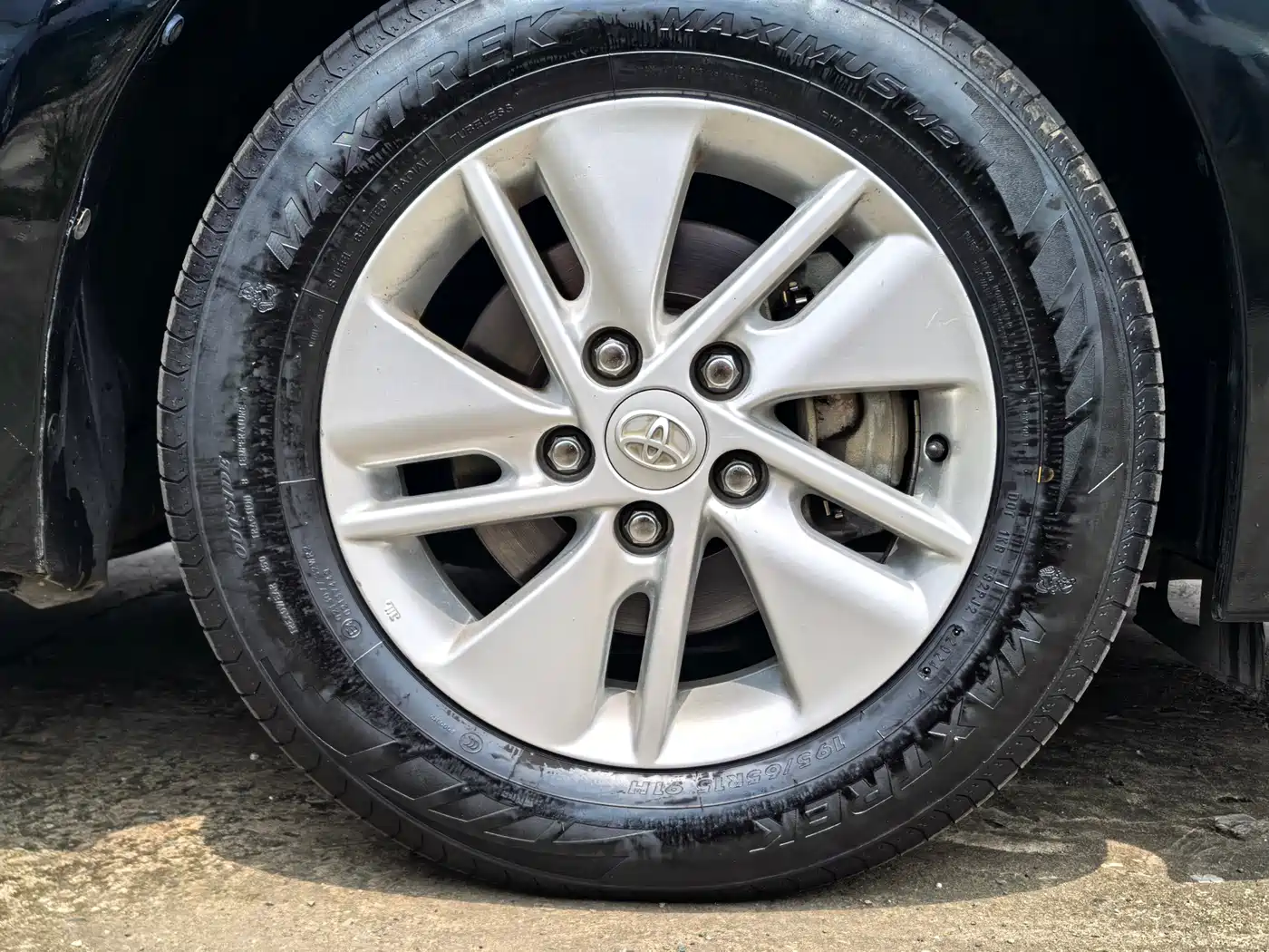 Toyota Corolla 2014 1.6L CVT GL фото 4