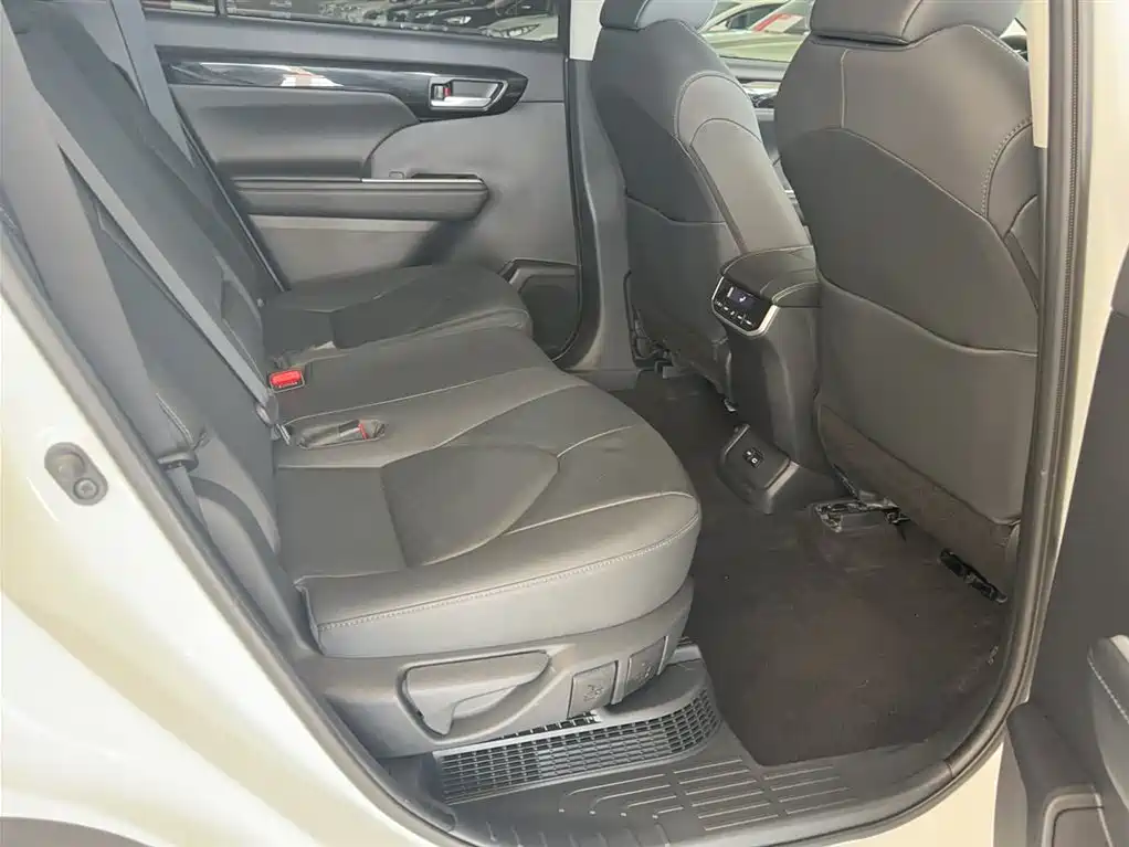 Toyota Highlander 2023 2.5L Smart Hybrid Dual Engine AWD Premium 7-Seater фото 20