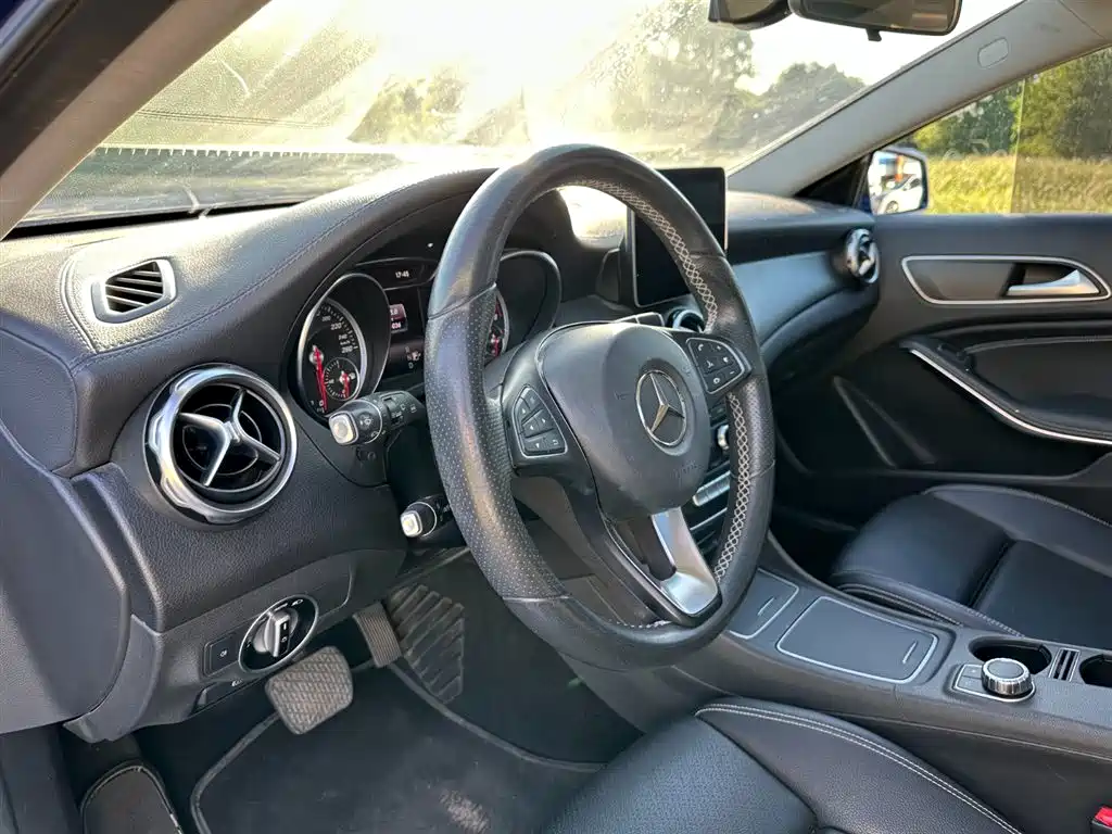 Mercedes-Benz GLA 2017 GLA 200 Fashion фото 12