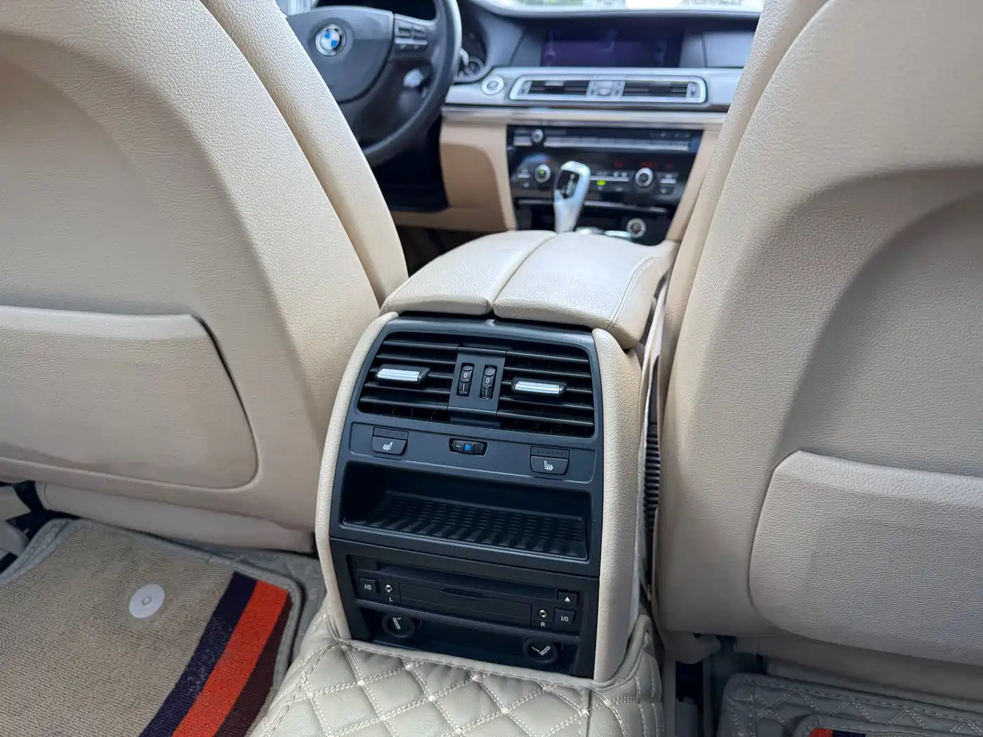 BMW 7 Series 2011 730Li Elegance фото 16
