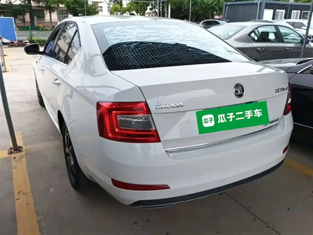 Škoda Octavia 2017 1.6L Automatic Smart Edition фото 5