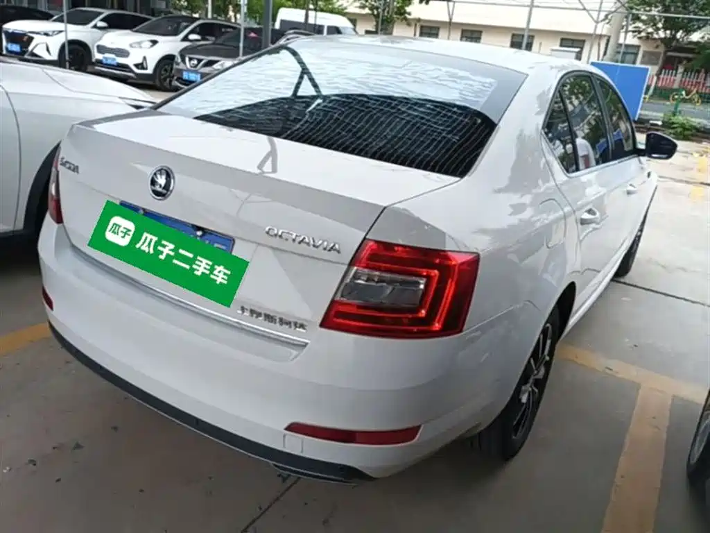 Škoda Octavia 2017 1.6L Automatic Smart Edition фото 7