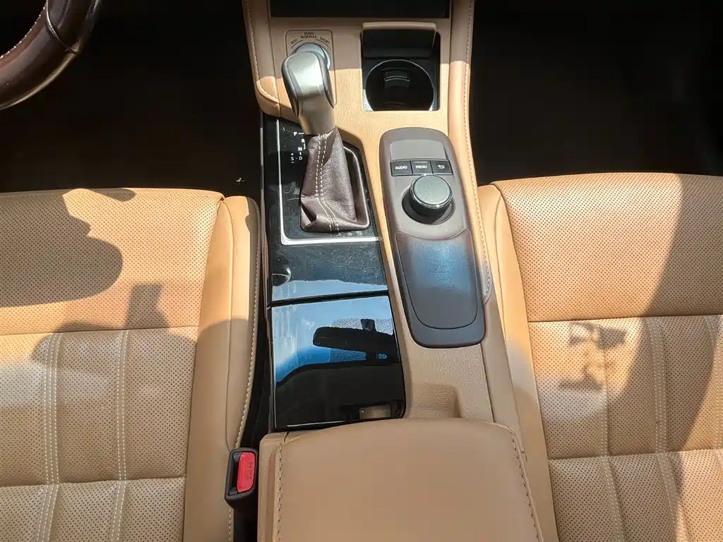 Lexus ES 2015 200 Elite Edition фото 17