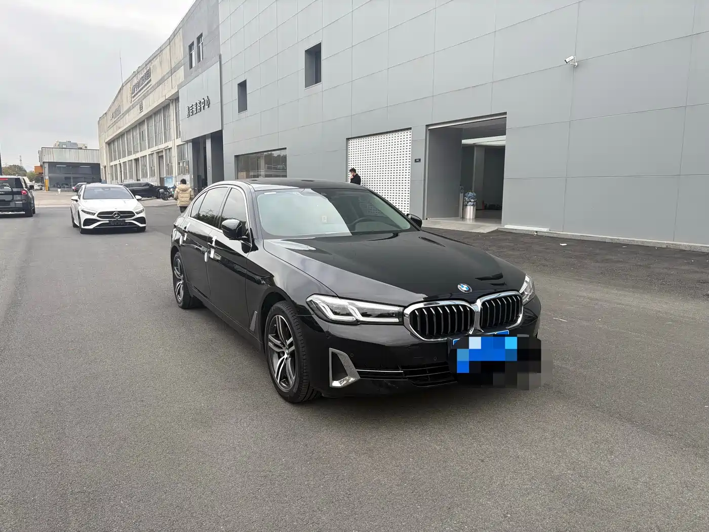 BMW 5 Series 2023 530Li Leading Luxury Package фото 2