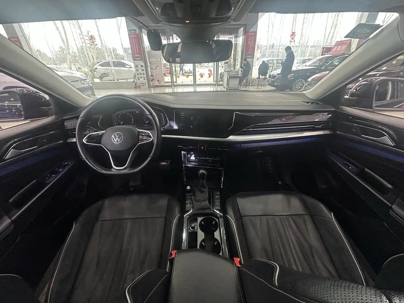 Volkswagen Passat 2022 330TSI Starlight Luxury Edition фото 9