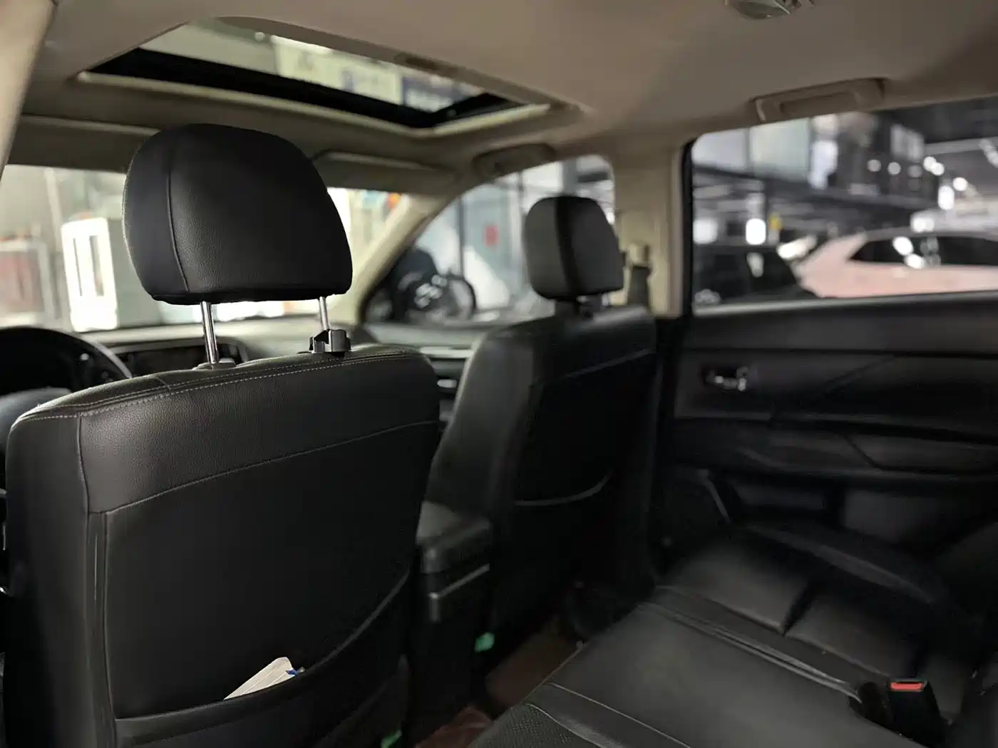 Mitsubishi Outlander 2016 2.4L 4WD Luxury Edition 7-seater фото 13