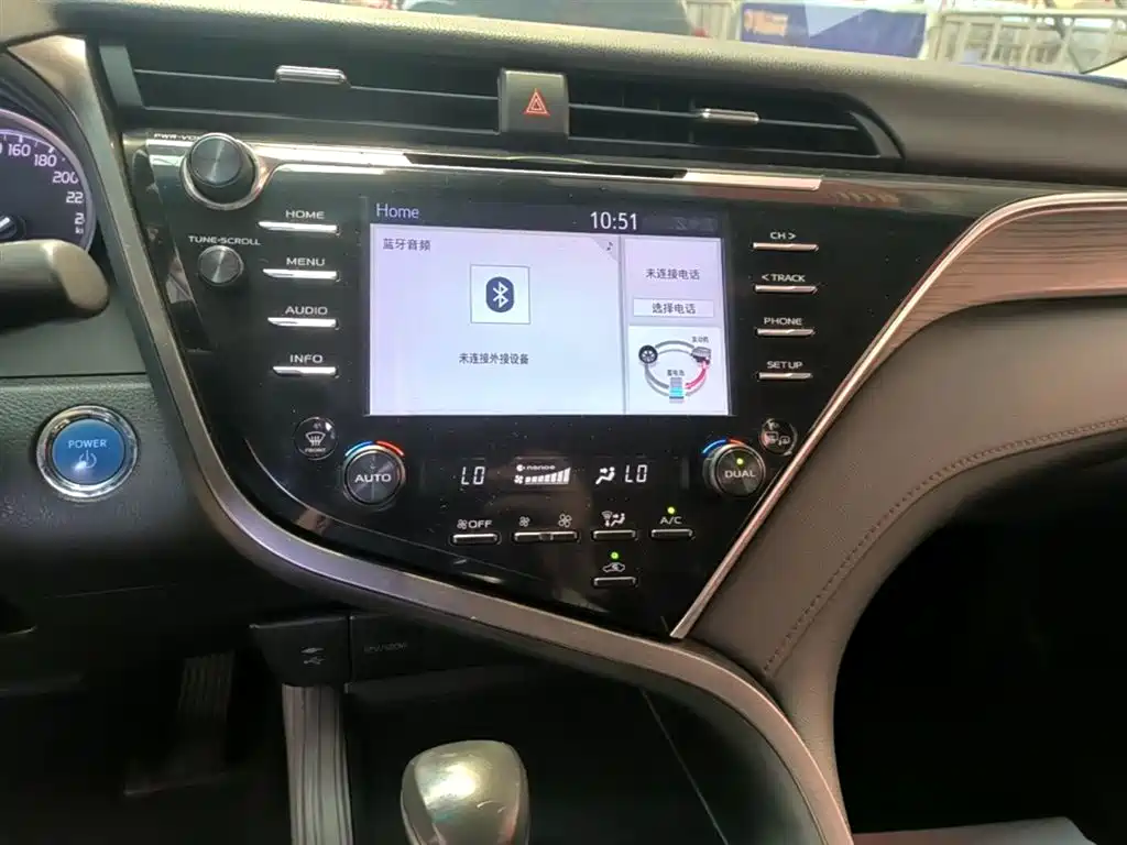 Toyota Camry 2018 Hybrid 2.5HG Luxury Edition фото 13