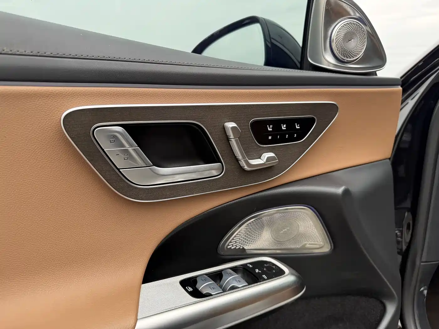 Mercedes-Benz E-Class 2024 Model E 300 L Luxury фото 12