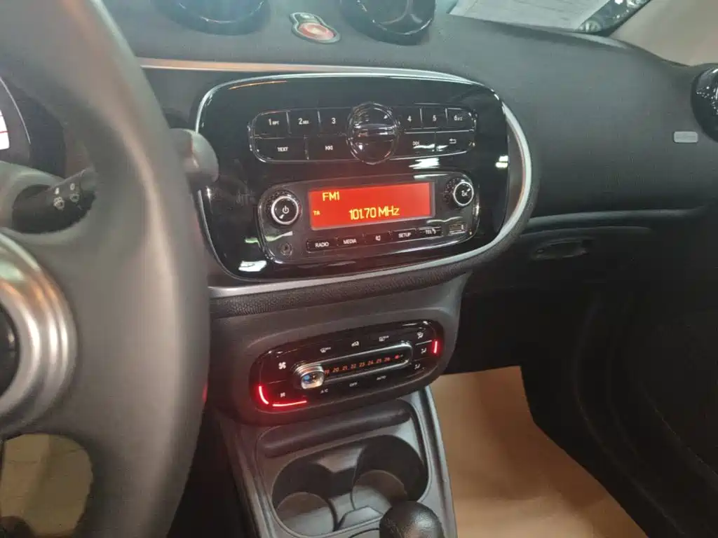 smart fortwo 2019 2019 0.9T 66kW Hardtop Wind Edition China VI